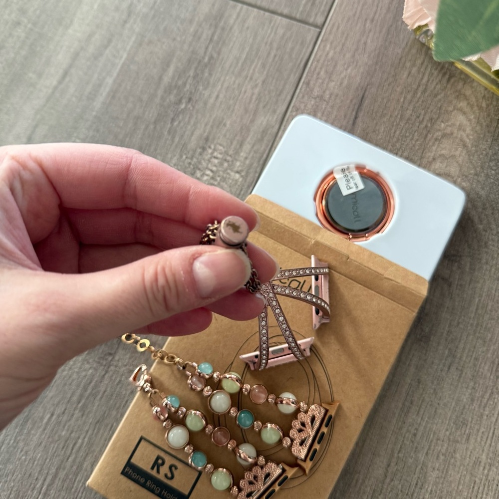 6 Pc‎ Apple Watch Airpods iPhone Accessories Bundle - Picture 8 of 8